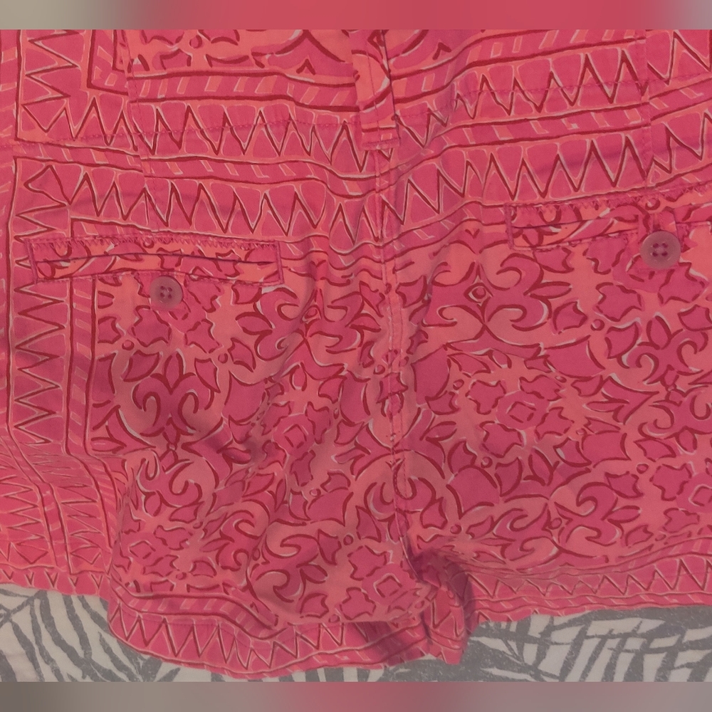 Vineyard Vines Knockout Pink Geo Shorts - Picture 5 of 5
